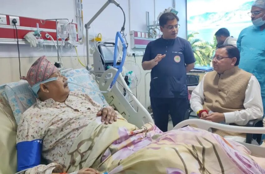  एम्स ऋषिकेश में भर्ती सतपाल महाराज का हालचाल लेने पहुंचे मुख्यमंत्री