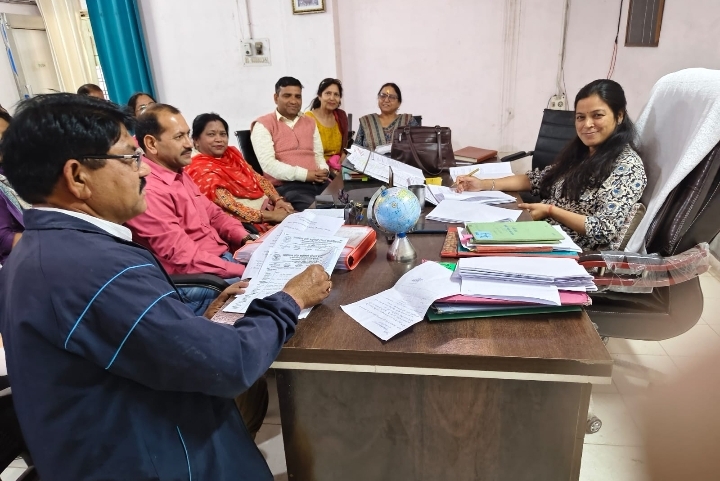  उत्तराखंड राज्य प्राथमिक शिक्षक संघ रायपुर शाखा के अध्यक्ष अरविन्द सिंह सोलंकी के नेतृत्व में कार्यकारिणी ने उप शिक्षा अधिकारी हेमलता गौड़ उनियाल से मुलाकात की