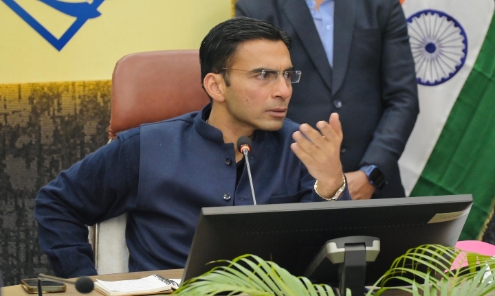  जिलाधिकारी सविन बंसल ने जनपद में आयोजित होने वाले मुख्य कार्यक्रम की तैयारियों एवं व्यवस्थाओं की समीक्षा बैठक कर संबंधित अधिकारियों को आवश्यक दिशा-निर्देश दिए