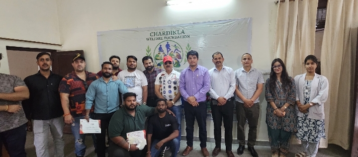  चारदीकला वेलफेयर फाउंडेशन ने उत्तराखंड ब्लड सेंटर के साथ मिलकर वसंत विहार में ब्लड डोनेशन कैंप लगाया