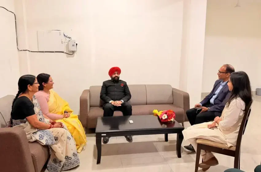  श्रीनगर गढ़वाल में राज्यपाल के हेलीकॉप्टर की इमरजेंसी लैंडिंग