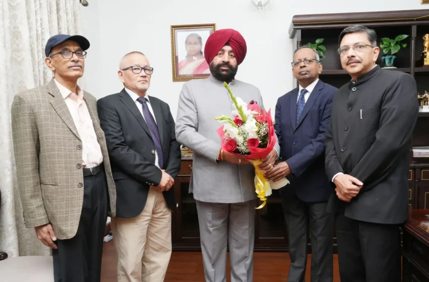  उत्तराखण्ड राज्य वित्त आयोग के अध्यक्ष ने राज्यपाल को सौंपा प्रतिवेदन