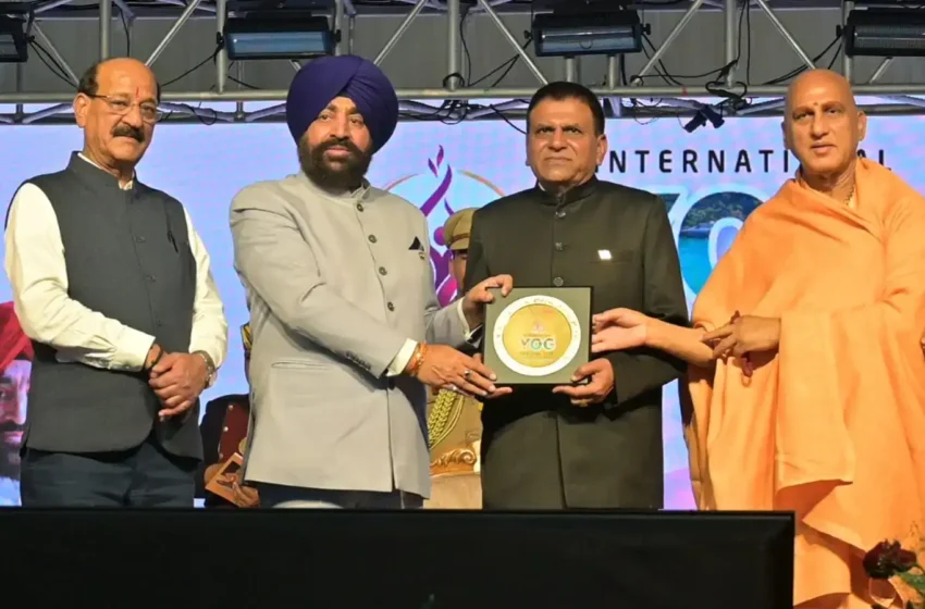  राज्यपाल ने किया रेड क्रॉस की राष्ट्रीय समिति के सदस्य डॉ चौधरी को सम्मानित