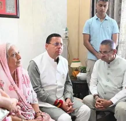  सेवानिवृत्त ब्रिगेडियर मुकेश जोशी के परिजनाें से मिले सीएम