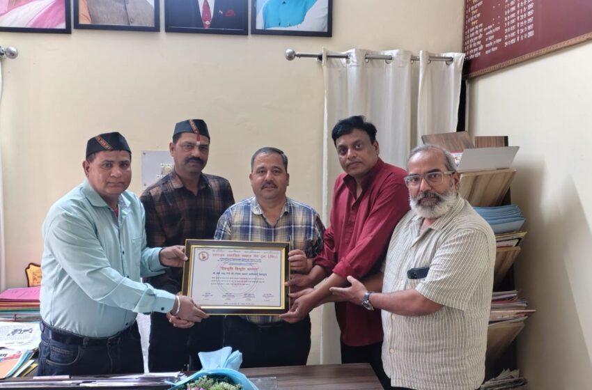  उत्तराखंड सामाजिक सम्मान सेवा ट्रस्ट ने किया जिला सूचना अधिकारी श्री बद्री चंद्र नेगी जी का सम्मान