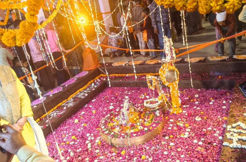  श्री सिद्ध हनुमान मंदिर श्री बालाजी धाम झाझरा  में सवा 11 मन लड्डू के महाप्रसाद का लगा भोग