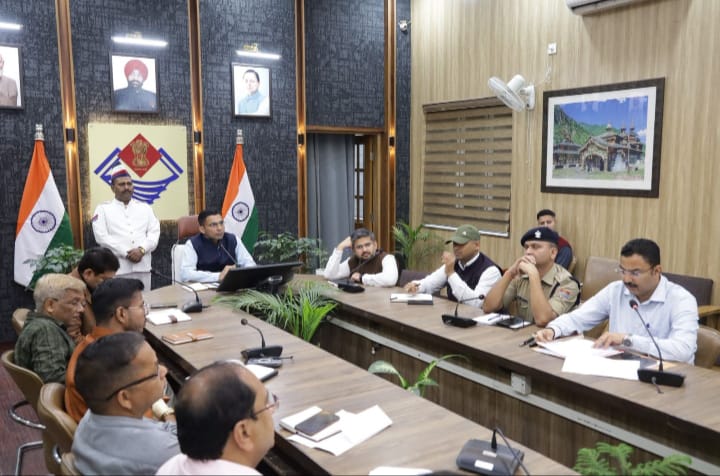  मा० प्रधानमंत्री के भ्रमण कार्यक्रम को लेकर जिला प्रशासन अलर्ट मोड पर; डीएम ने रेखीय विभागों के अधिकारी संग की समीक्षा बैठक