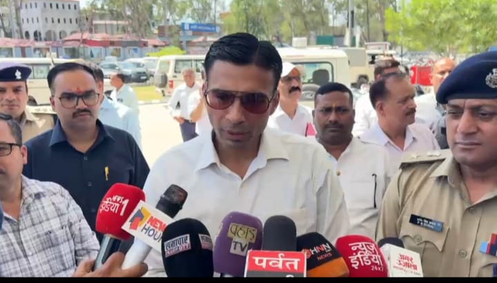  यात्रा ट्रांजिस्ट कैंम्प में इंटीग्रेटेड कंट्रोलरूम 24×7 सक्रिय रखने तथा यात्रियों को निःशुल्क चाय-नाश्ता, भोजन की व्यवस्था बनाने को डीएम ने दिए निर्देश