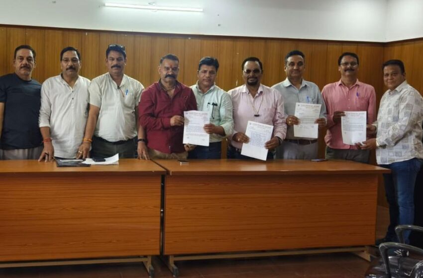  स्व.पदम सिंह शिक्षक भवन रेसकोर्स देहरादून में जनपदों के पदाधिकारी (राजकीय शिक्षक संघ, जूनियर शिक्षक संघ, प्राथमिक शिक्षक संघ, अशासकीय माध्यमिक शिक्षक संघ) की संयुक्त बैठक आयोजित की गई