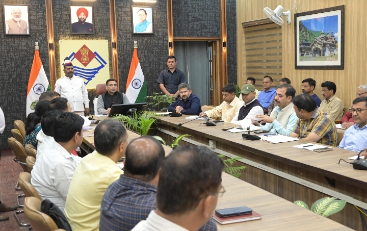  डीएम ने जोनल, सेक्टर और नोडल अधिकारियों संग की अहम बैठक, व्यवस्थाओं को चाक चौंबद रखने के निर्देश