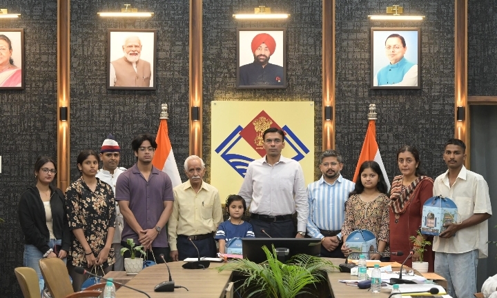  जिलाधिकारी सविन बंसल की अध्यक्षता में कलेक्ट्रेट सभागार, देहरादून में महिला कल्याण विभाग के अंतर्गत मिशन वात्सल्य योजना की जिला बाल कल्याण एवं संरक्षण समिति (डीसीडब्ल्यूपीसी) की समीक्षा बैठक आयोजित की