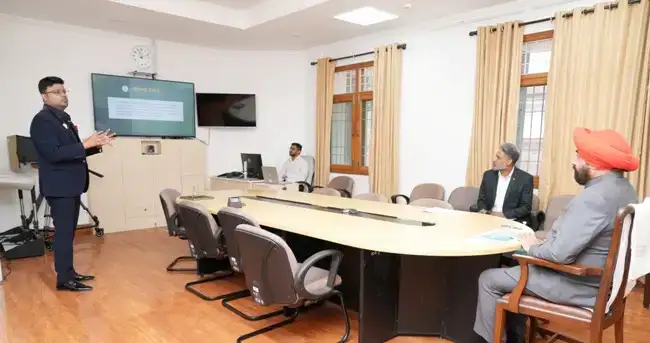  राज्यपाल से मिले तुलाज इंस्टीट्यूट के वाइस चेयरमैन