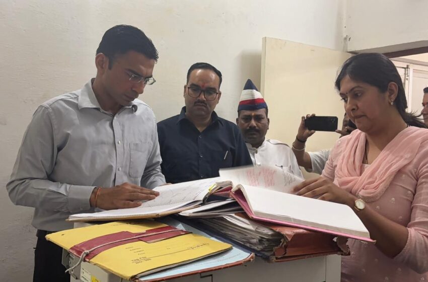  रजिस्ट्रार कार्यालय विकासनगर में डीएम की औचक निरीक्षण, गंभीर अनियमितताएं हुई उजागर