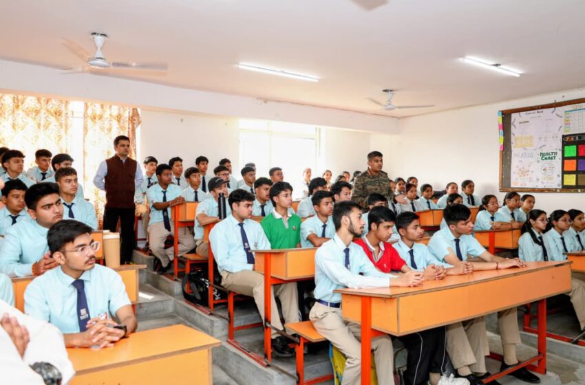  ऑपरेशन सिंदूर की वर्षगांठ के अवसर पर विद्यार्थियों को भारतीय सेना के शौर्य, अनुशासन और बलिदान की गौरवगाथा से अवगत कराया गया