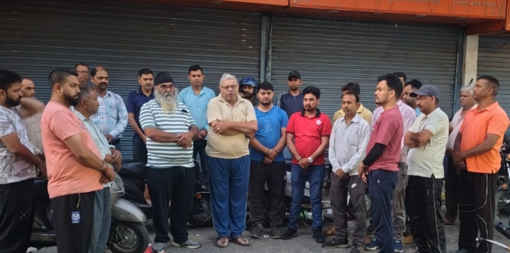  दून न्यूज पेपर एजेंट एसोसिएशन ने दी पूर्व मुख्यमंत्री लेफ्टिनेंट जर्नल रिटायर्ड श्री भुवनचंद खंडूरी को श्रद्धांजलि