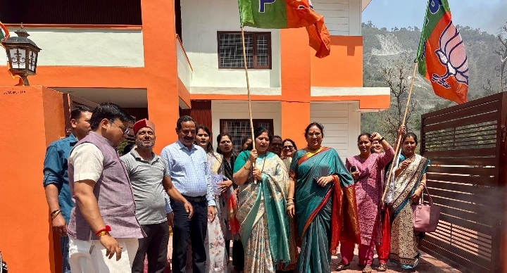  चम्पावत प्रकरण पर भाजपा महिला मोर्चा का कांग्रेस के खिलाफ प्रदर्शन, पुतला दहन