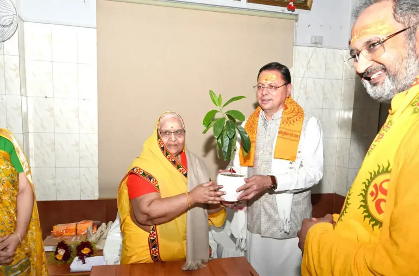 मुख्यमंत्री ने प्रज्ञेश्वर महादेव में की पूजा