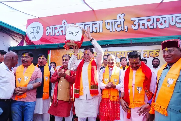  उत्तराखंड में पश्चिम बंगाल जीत पर जश्न, धामी बोले-गंगोत्री से गंगासागर तक लहराया भगवा