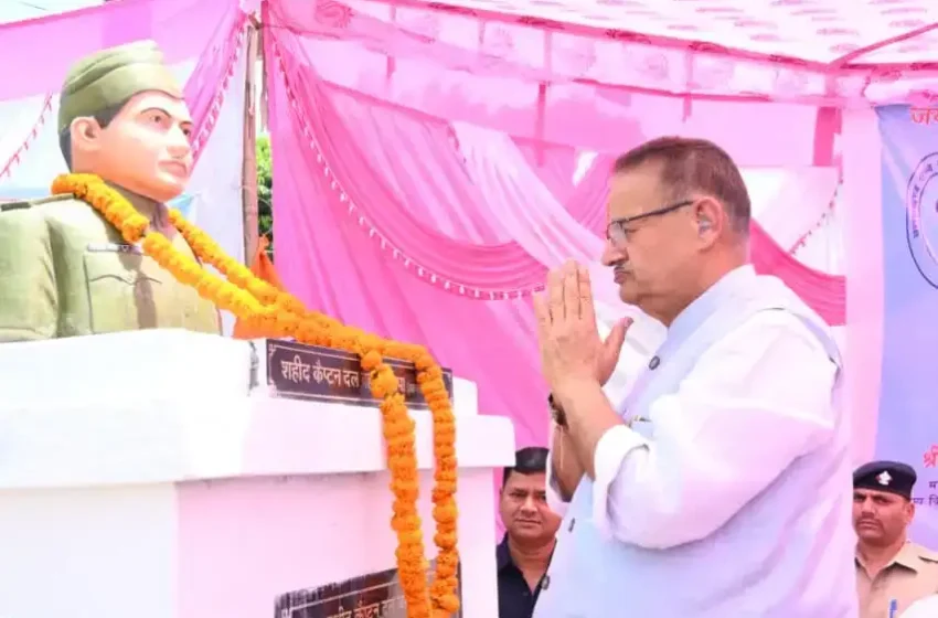  गणेश जोशी ने शहीद कैप्टन दल बहादुर थापा की प्रतिमा का अनावरण किया