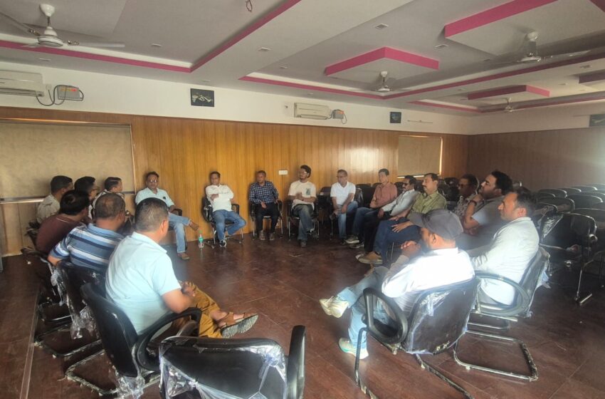  उत्तराखंड राज्य प्राथमिक शिक्षक संघ की प्रांतीय कार्यकारिणी के नेतृत्व में आज विभिन्न जनपदों के पदाधिकारियों की महत्वपूर्ण बैठक आयोजित की गई