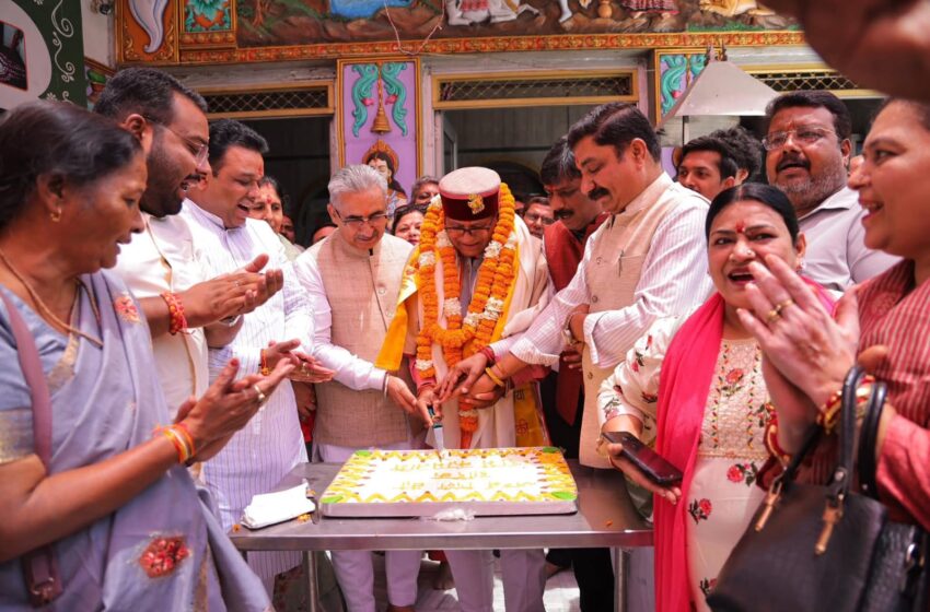  कैबिनेट मंत्री खजान दास का जन्मदिवस आज पौराणिक श्री पृथ्वीनाथ महादेव मंदिर में बड़ी धूमधाम और हर्षोल्लास के साथ मनाया गया