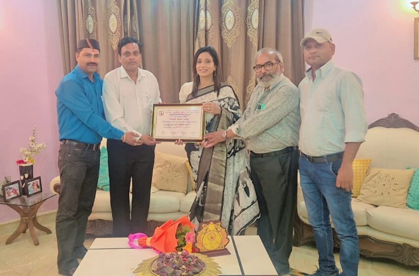  उत्तराखंड सामाजिक सम्मान सेवा ट्रस्ट ने श्रीमती मधु गुप्ता को दिया देवभूमि विभूति सम्मान