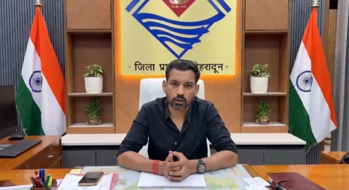  डीएम, डॉ. आशीष चौहान, ने धरातल पर जानी कार्यों की प्रगति; भूमिगत विद्युत लाईन कार्यों को युद्धस्तर पर पूर्ण करने के निर्देश