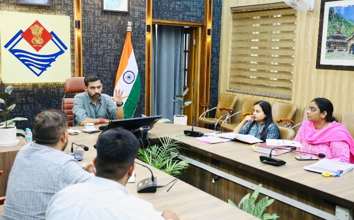  स्मार्ट सिटी परियोजनाओं की प्रगति, हैंडओवर की स्थिति एवं संचालन-अनुरक्षण कार्यों की डीएम ने की समीक्षा