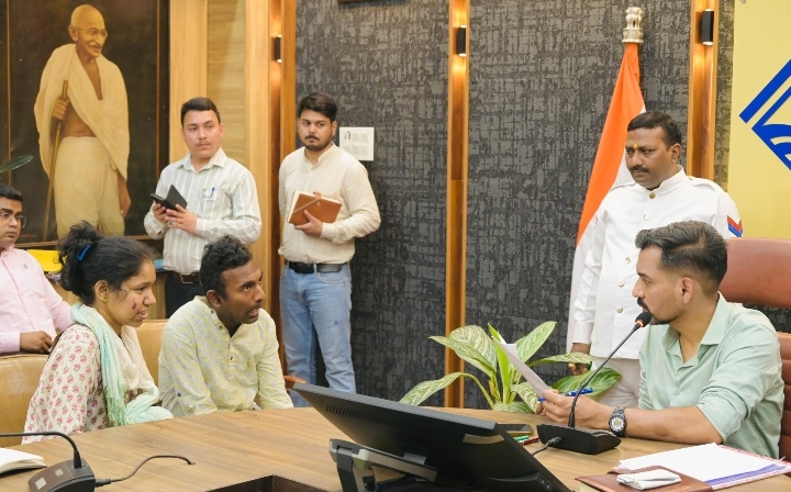  85 वर्षीय बुजुर्ग की शिकायत पर डीएम सख्त, निगम और निजी भूमि पर अवैध कब्जे की जांच के निर्देश