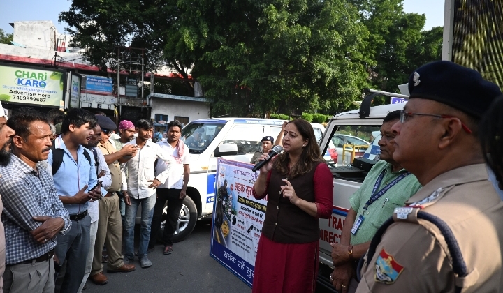  जिला विधिक सेवा प्राधिकरण, देहरादून द्वारा घण्टाघर में “सडक सुरक्षा जीवन रक्षा” अभियान के अंतर्गत जागरूकता अभियान