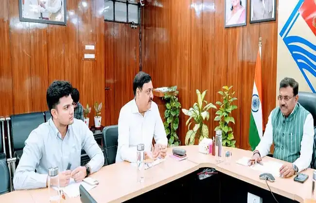  उत्तराखंड में एविएशन एकेडमी, एटीसी नेटवर्क विस्तार और जिला मुख्यालयों को हवाई सेवा से जोड़ने के निर्देश