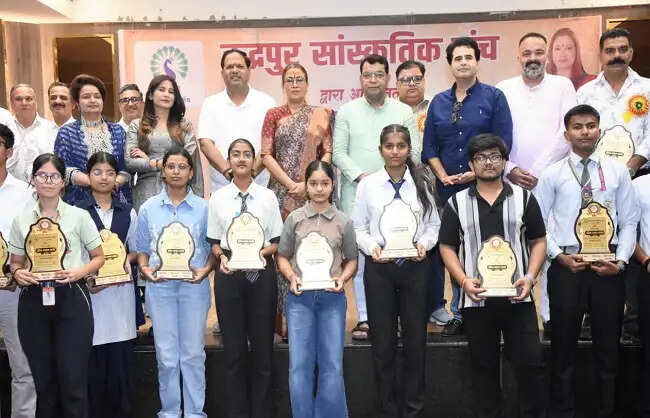  मेधावी छात्र प्रदेश और देश का उज्ज्वल भविष्य : रेखा आर्या