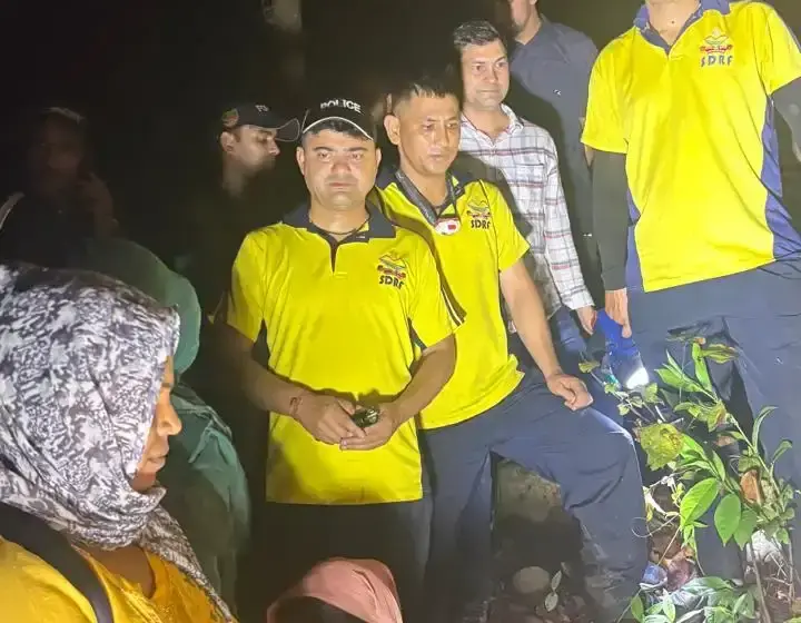  देहरादून के घने जंगल में रास्ता भटकीं पांच महिलाओं को एसडीआरएफ ने सकुशल निकाला