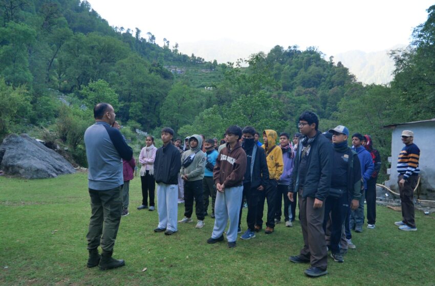  13,615 फीट ऊँचे दरवा टॉप पर पहुँचे एडिफाई वर्ल्ड स्कूल के छात्र, साहस और सीख का बना यादगार अभियान