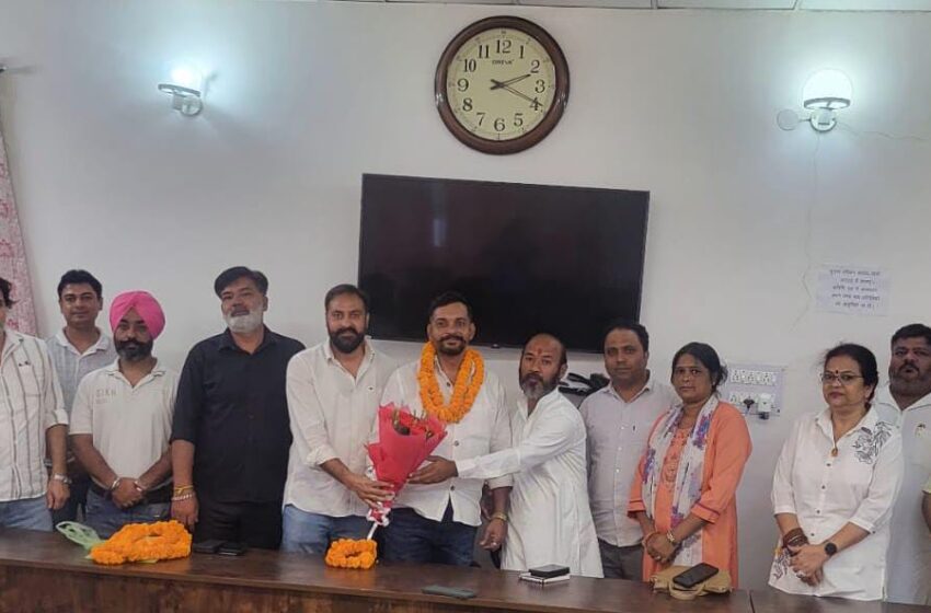  राष्ट्रीय स्वयं सुरक्षा संघ की प्रदेश स्तरीय बैठक में दिनेश मलिक बने राष्ट्रीय उपाध्यक्ष व उत्तराखंड प्रभारी