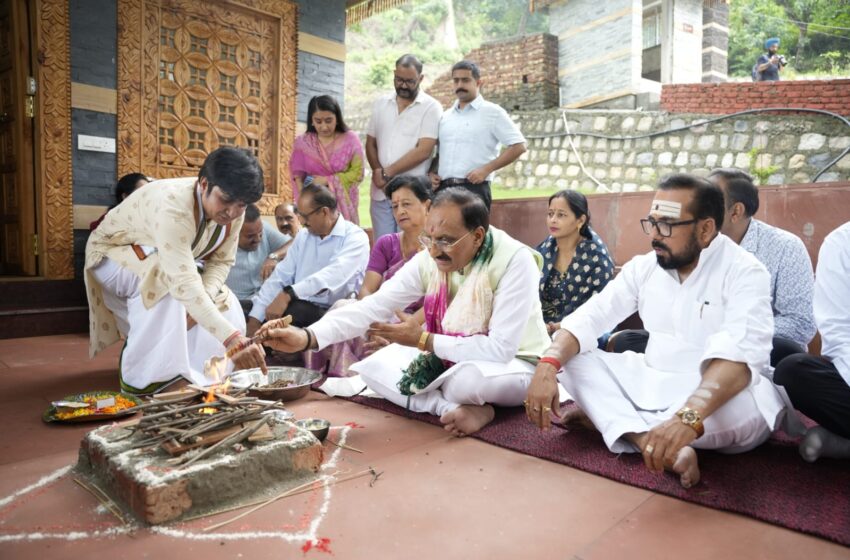  देश के पहले लेखक गांव में ‘संवेदना अभियान’ का संकल्प, डॉ. निशंक के जन्मदिवस पर 200 यूनिट रक्तदान