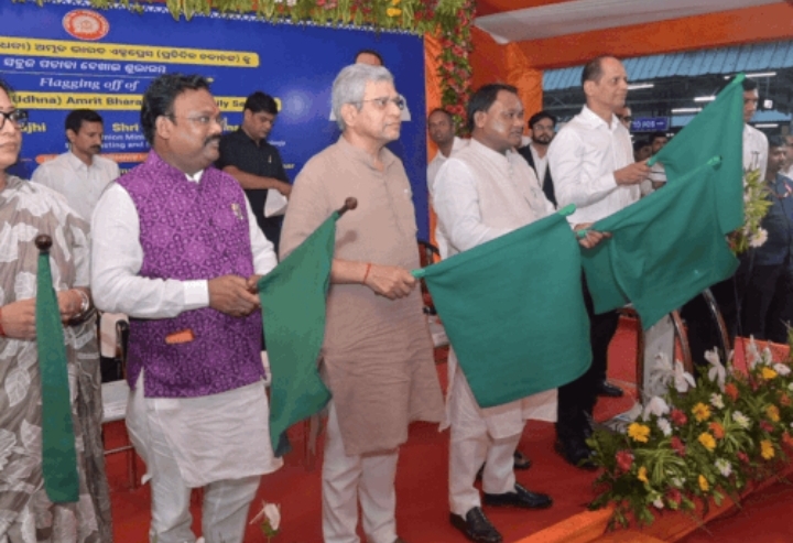  टनकपुर-नांदेड एक्सप्रेस से कुमाऊं को दक्षिण भारत से सीधा रेल संपर्क मिला : मुख्यमंत्री धामी