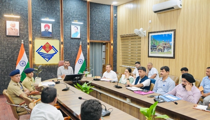  यातायात सुधार एवं पार्किंग व्यवस्था को लेकर डीएम सख्त, माइक्रो लेवल प्लान तैयार कर कार्यों में तेजी लाने के निर्देश