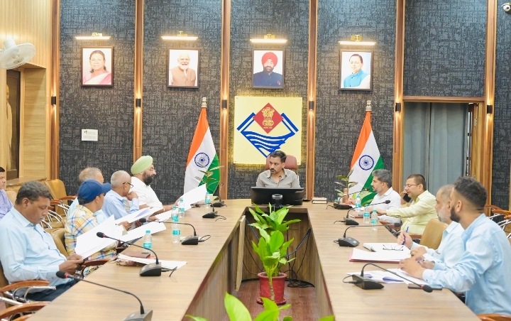  जिलाधिकारी ने राजनीतिक दलों को उपलब्ध कराया ड्राफ्ट रोल, त्रुटियों पर तत्काल सुझाव देने की अपील