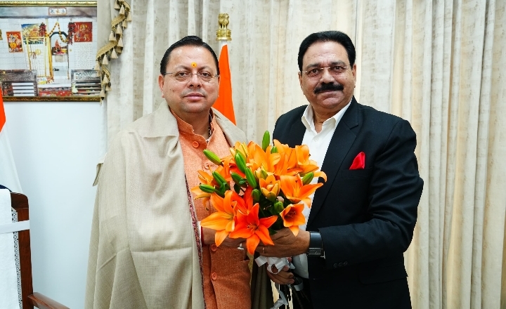  उपाध्यक्ष अशोक वर्मा ने मुख्यमंत्री पुष्कर सिंह धामी से की शिष्टाचार भेंट