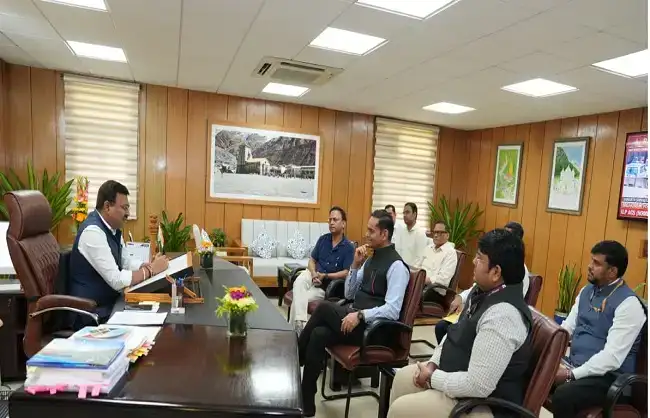  चारधाम हेली सेवाओं के अगले चरण से पहले सुरक्षा और ढांचे को मजबूत किया जाए : मुख्य सचिव