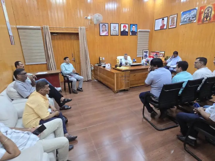  बिजली व्यवस्था के आधुनिकीकरण और विकास कार्यों पर मेयर व यूपीसीएल एमडी ने की चर्चा