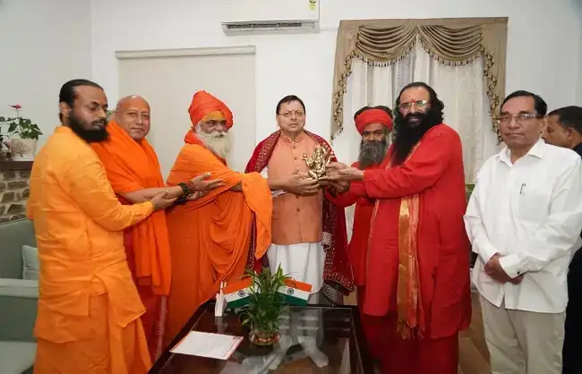  बागेश्वर से शुरू होगी पवित्र छड़ी यात्रा, साधु-संतों ने मुख्यमंत्री को दिया न्योता