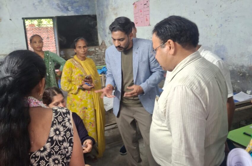  जिलाधिकारी/जिला निर्वाचन अधिकारी ने सहसपुर विधानसभा क्षेत्र के पोलिंग बूथों का निरीक्षण कर एसआईआर आपत्ति निस्तारण शिविर की व्यवस्थाओं का लिया जायजा