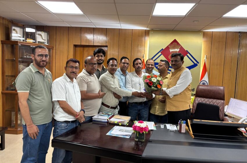  उत्तराखण्ड जल संस्थान डिप्लोमा इंजीनियर्स संघ द्वारा इंजीनियर्शों की समस्याओं के समाधान हेतु आज संघ भवन में बैठक आयोजित की