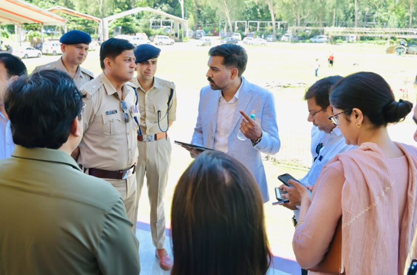  परेड ग्राउंड में तैयारियां अंतिम चरण में; डीएम और एसएसपी ने लिया जायजा