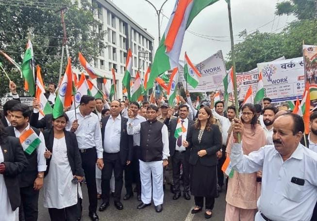  स्वतंत्रता दिवस की पूर्व संध्या पर देहरादून में निकली भव्य तिरंगा यात्रा