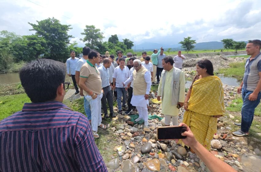  बाढ़ प्रभावित क्षेत्रों का मंत्री और विधायक ने किया स्थलीय निरीक्षण, अधिकारियों को त्वरित कार्रवाई के निर्देश