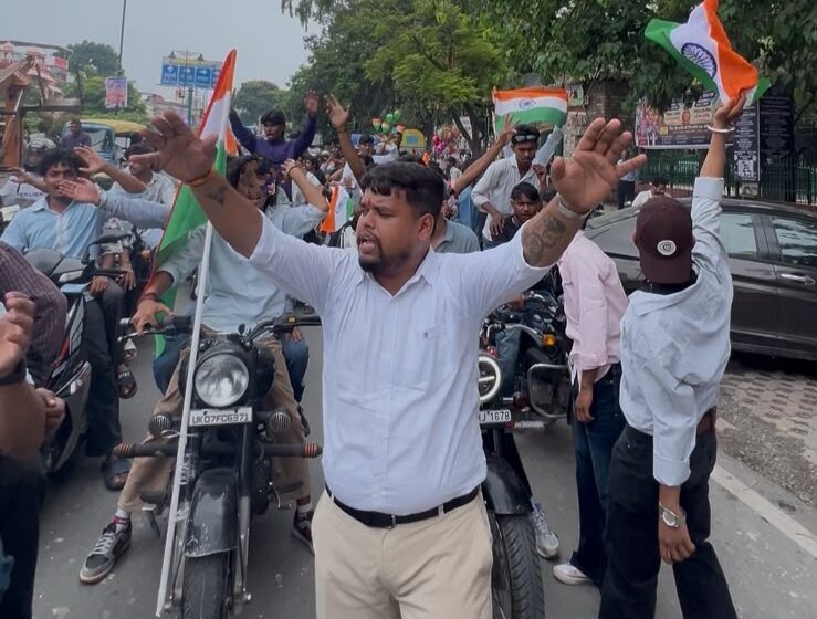  स्वतंत्रता दिवस पर डी.ए.वी. पीजी कॉलेज के छात्र नेता अमित सिंह के नेतृत्व में देशभक्ति रैली आयोजित की गई