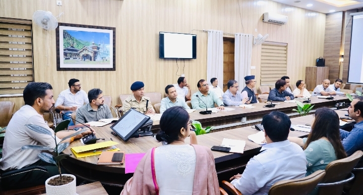 स्वतंत्रता दिवस की तैयारियों को लेकर डीएम डॉ0 आशीष चौहान ने की समीक्षा बैठक